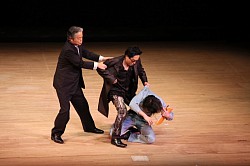 ノンフィクション舞台｢差し出された手の温度｣